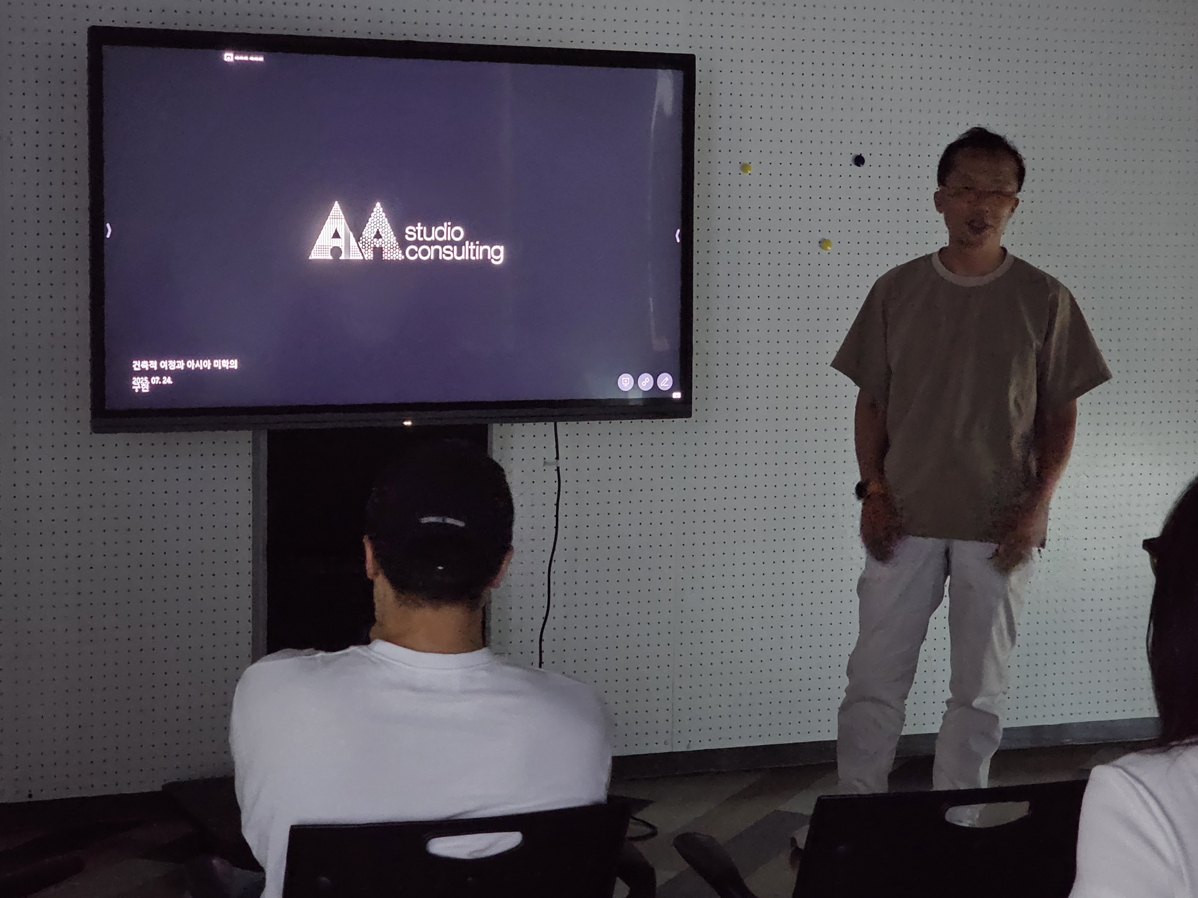 Embodiment of an Architectural Journey and Asian Aesthetics